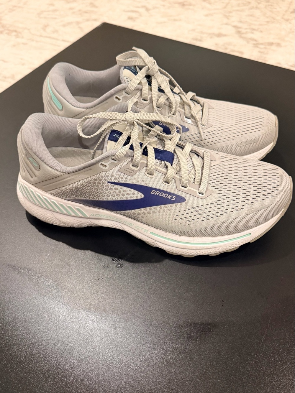Brooks Women's Light Gray Running Shoes with Blue Logo